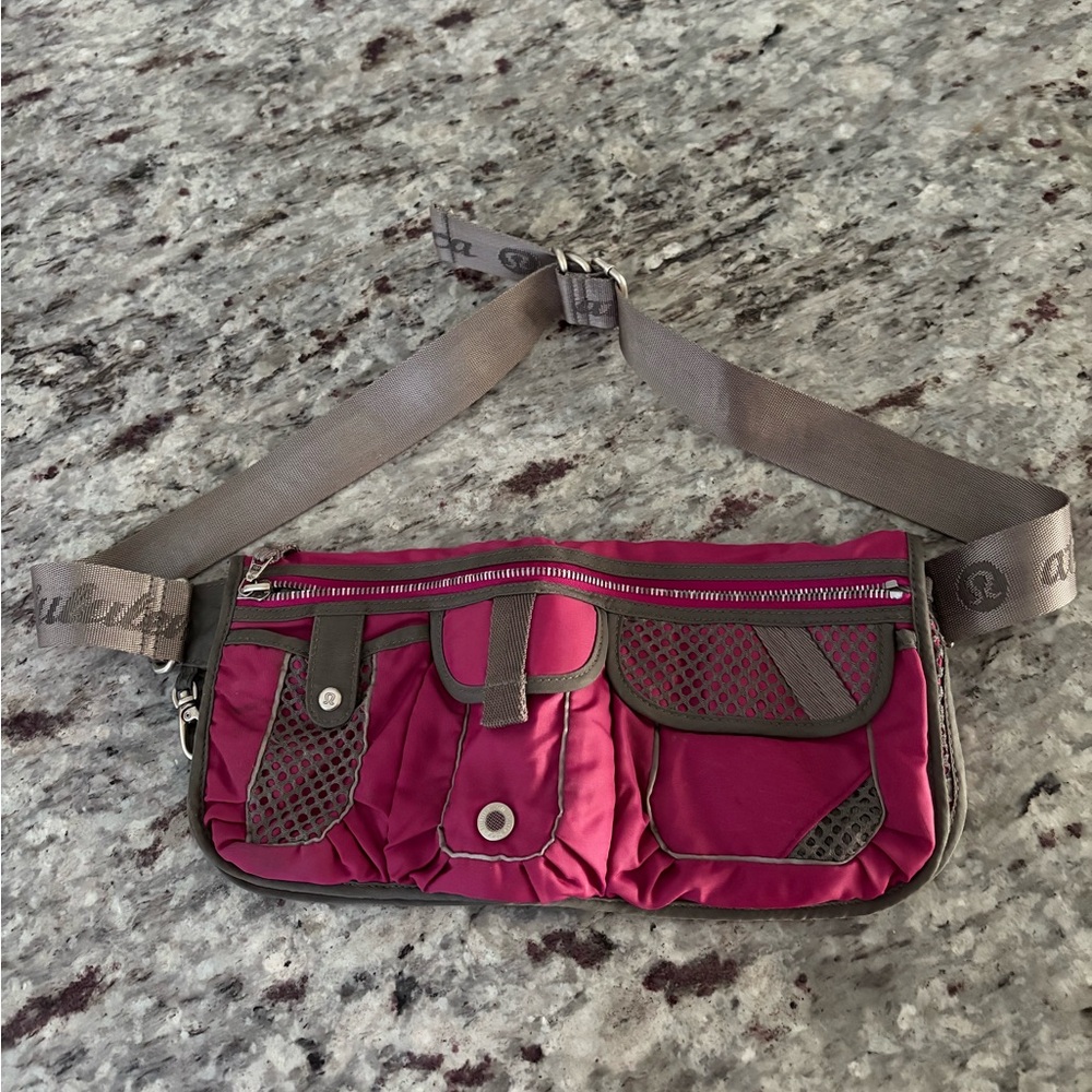 NWT Lululemon RARE Doggy Fanny Pack Dog Walking Belt Bag Travel Pooch Pockets